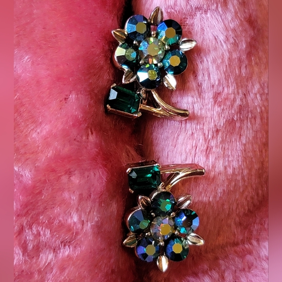 Lisner Earrings Vintage Screwback - Heliotrope Parue- LIKE NEW - Picture 2 of 6